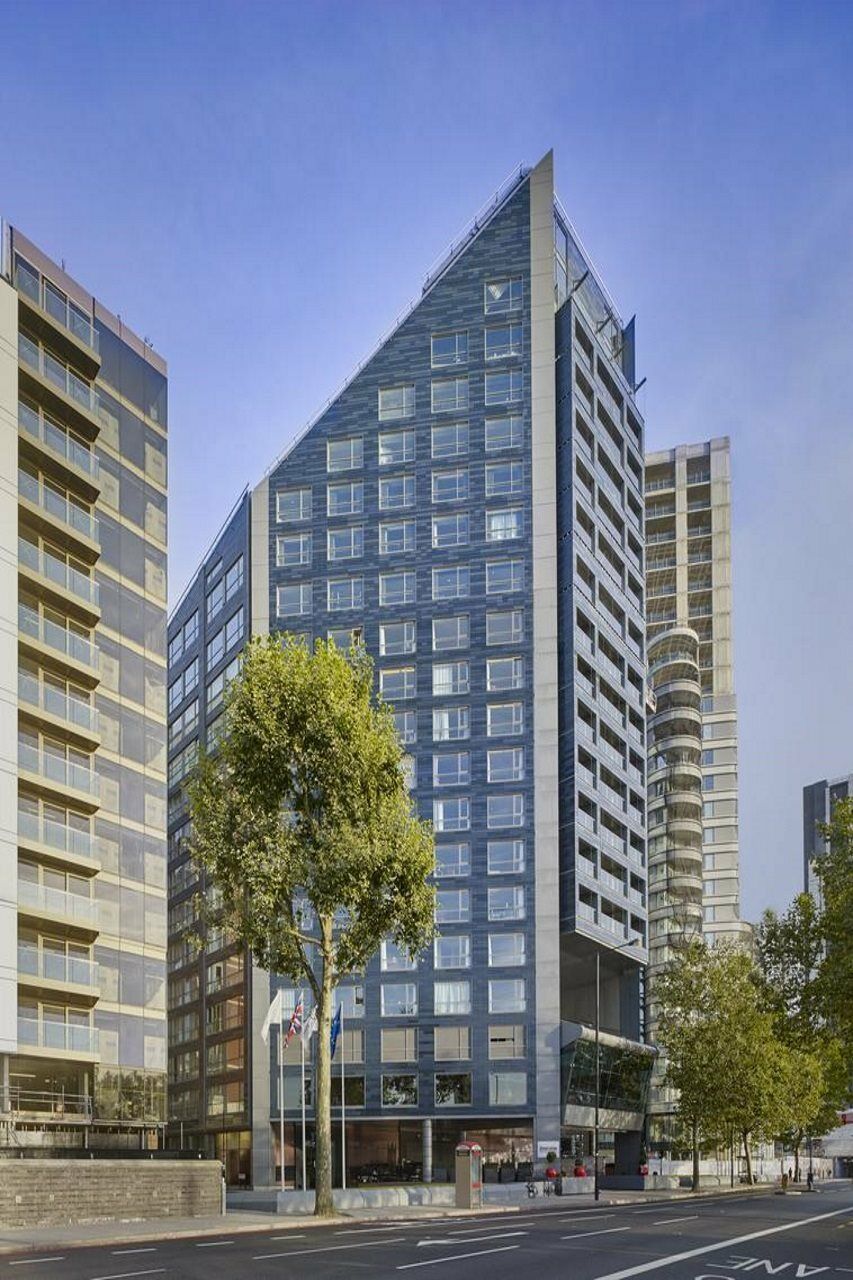 Plaza On The River London Exterior photo The residential complex of the complex