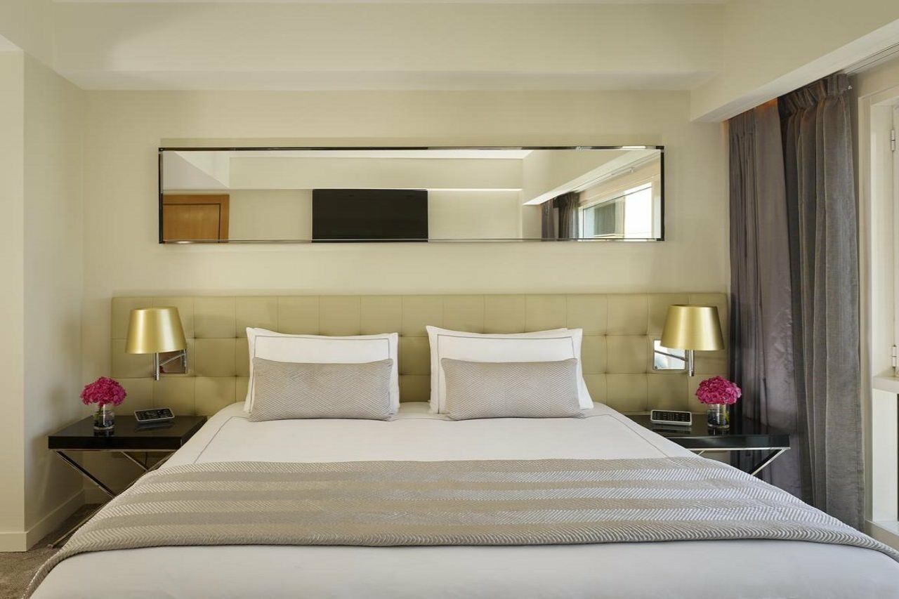 Plaza On The River London Exterior photo A bedroom at the hotel