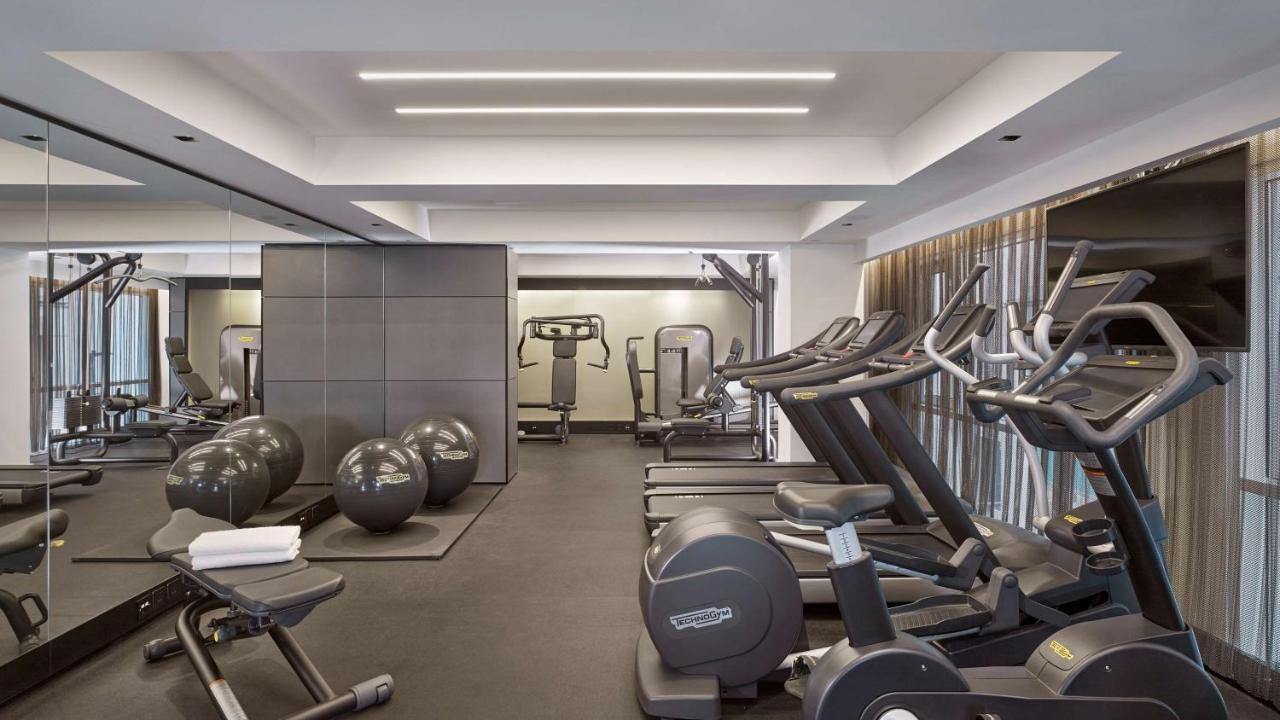 Plaza On The River London Exterior photo The gym at The Standard East Village