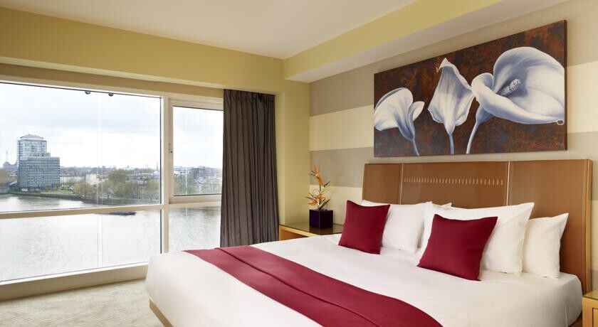 Plaza On The River London Exterior photo A bedroom at the hotel